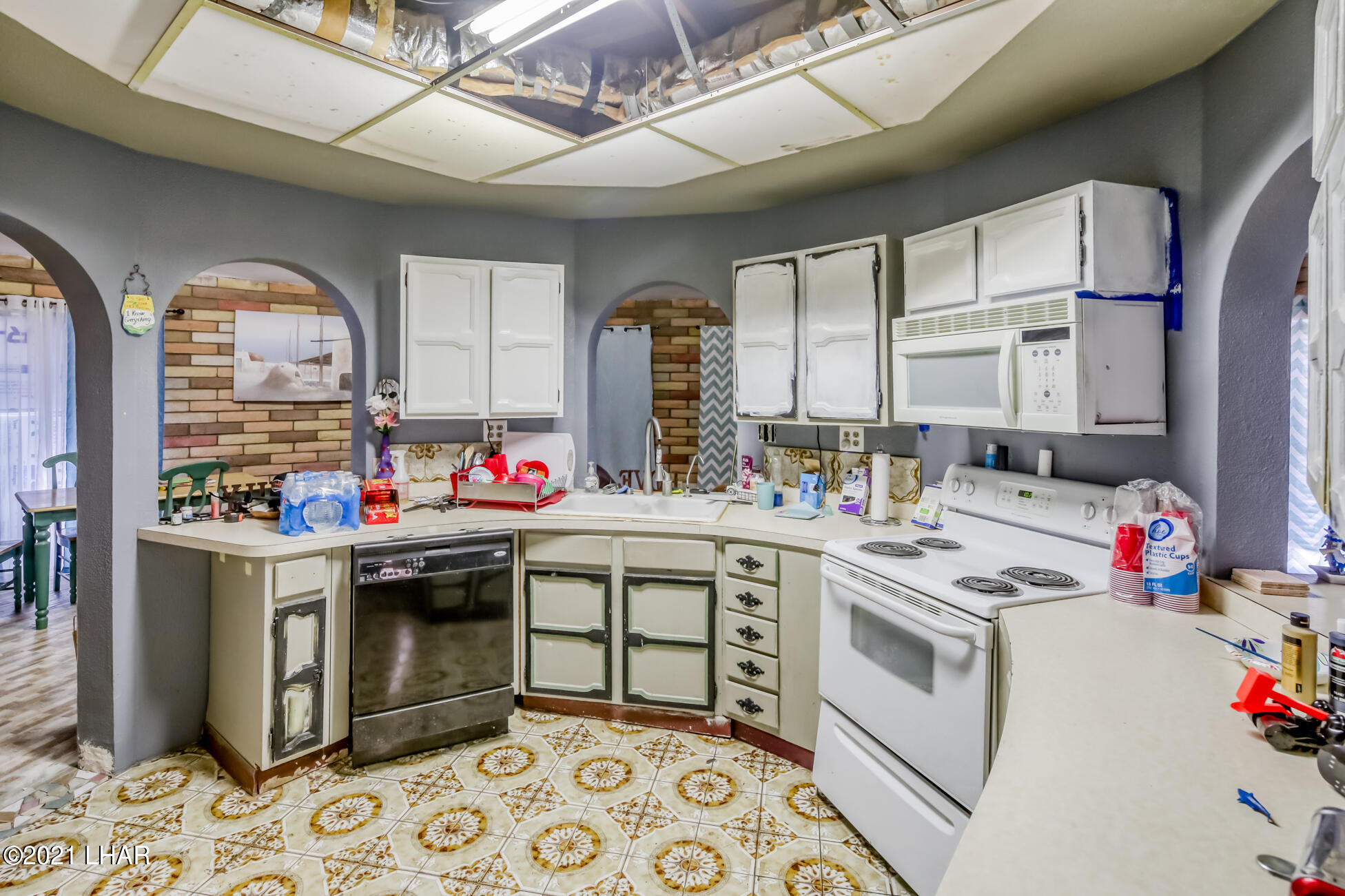 4062 Lakeview Road Lake Havasu City, AZ 86406 - Photo 8 of 40 Kitchen