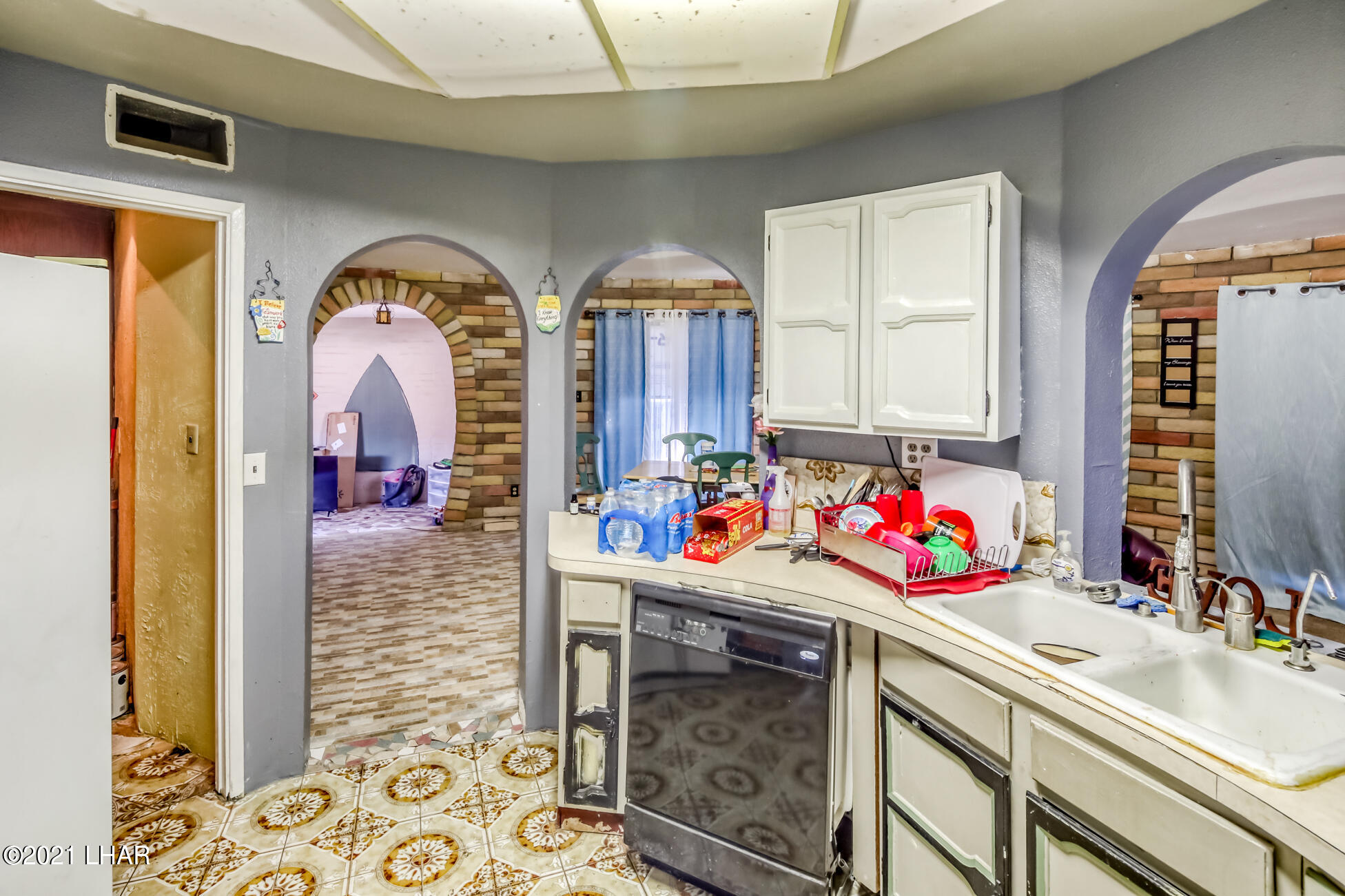 4062 Lakeview Road Lake Havasu City, AZ 86406 - Photo 9 of 40 Kitchen