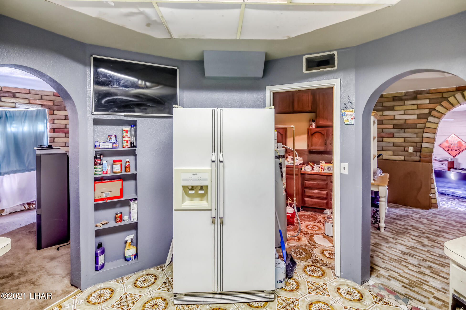 4062 Lakeview Road Lake Havasu City, AZ 86406 - Photo 10 of 40 Kitchen & pantry