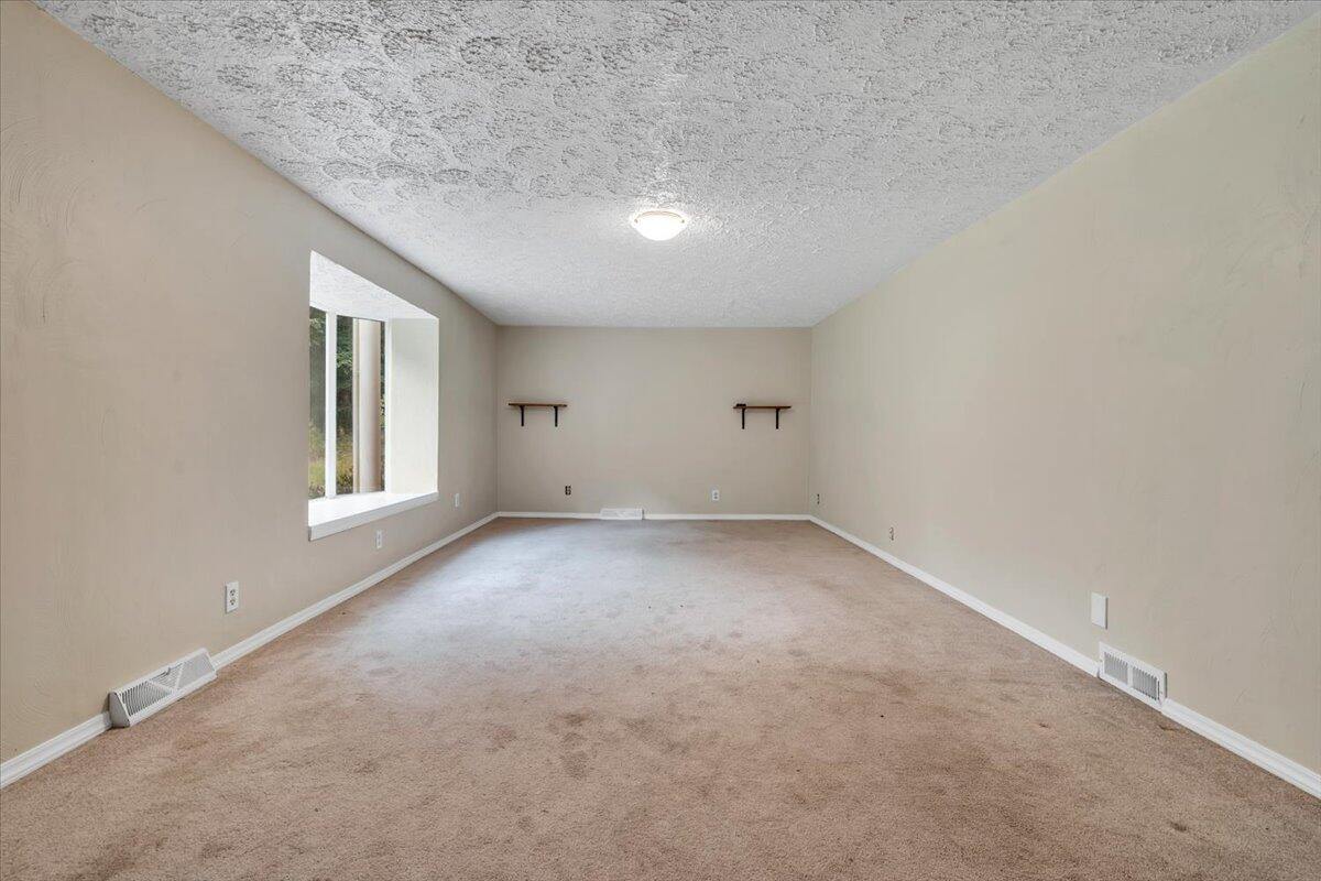 2840 Sha-Al Road Roanoke, VA 24014 - Photo 3 of 57 03-MIB00467