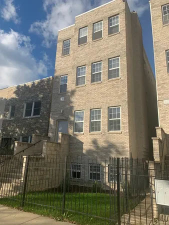 $2,250 | 3328 West Le Moyne Street, Unit 1, Chicago, IL 60651