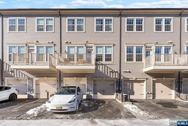 $569,900 | 34 Arnold Drive, Wood-Ridge, NJ 07075