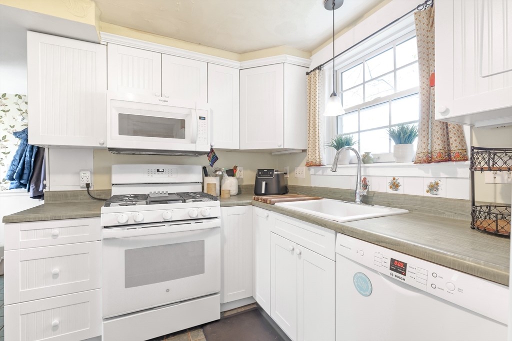 98 Cherry Street Newton, MA 02465 - Photo 9 of 24