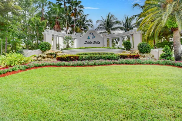 $975,000 | 9599 Campi Drive, Lake Worth, FL 33467