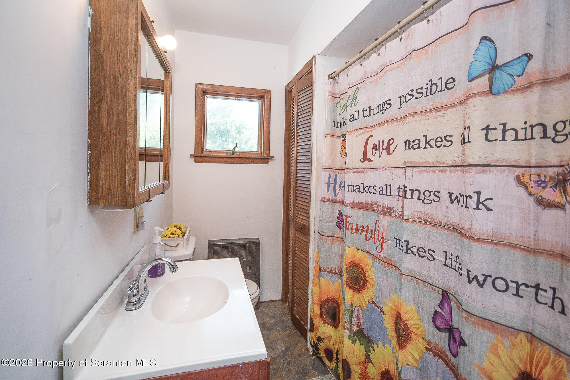629 Clinton Street Forest City, PA 18421 - Photo 25 of 28 Full Bathroom