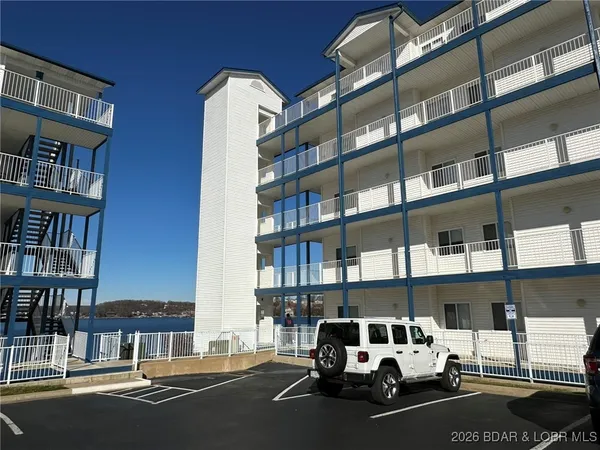 $495,000 | 36 Monarch Cove Court, Unit 7C, Lake Ozark, MO 65049