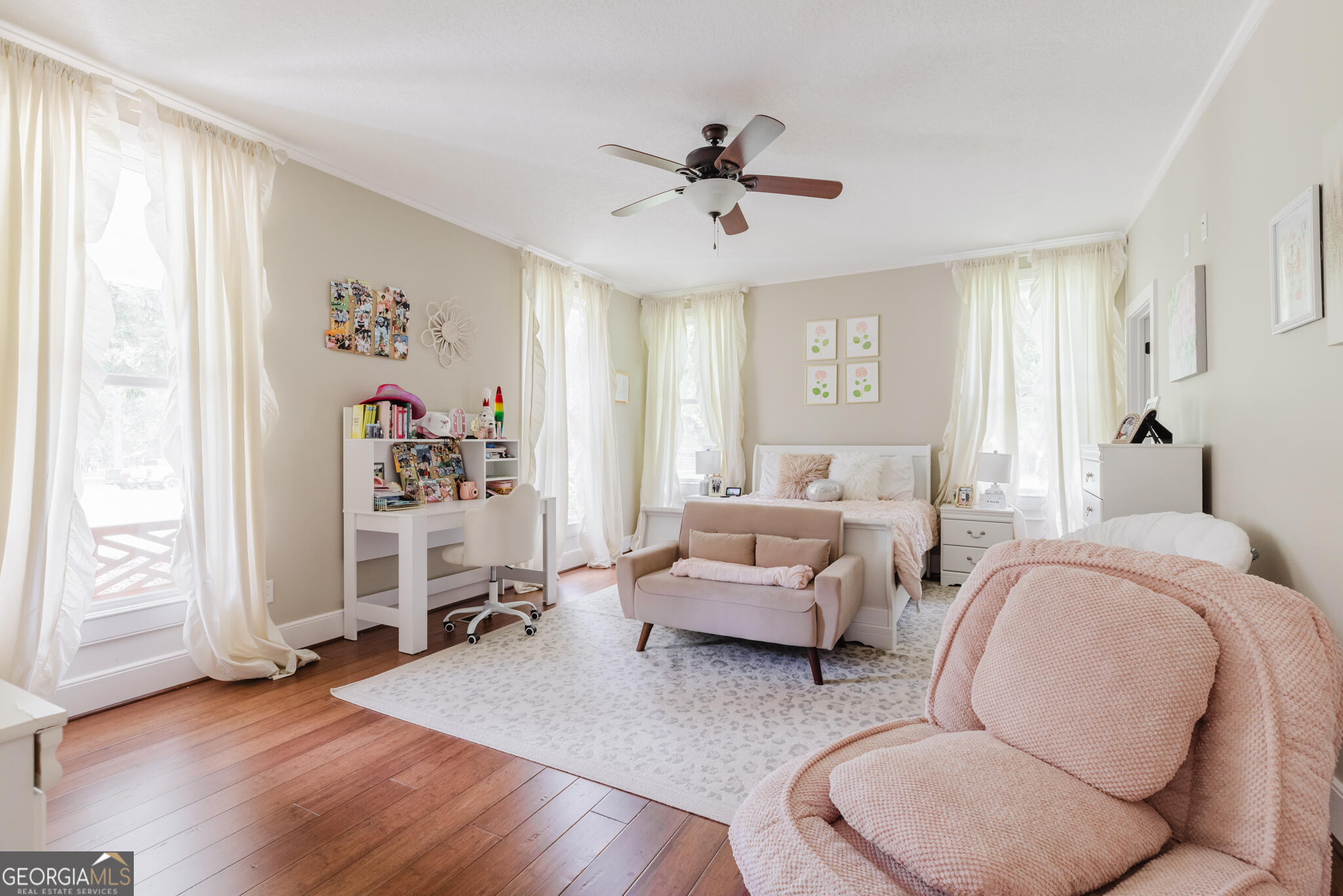 1859 Upper River Road Americus, GA 31709 - Photo 21 of 47 a living room with furniture