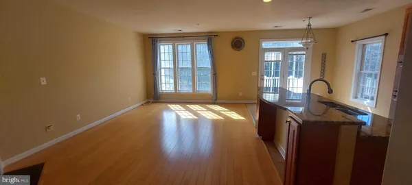$2,975 | 575 Odendhal Avenue, Unit 575, Gaithersburg, MD 20877