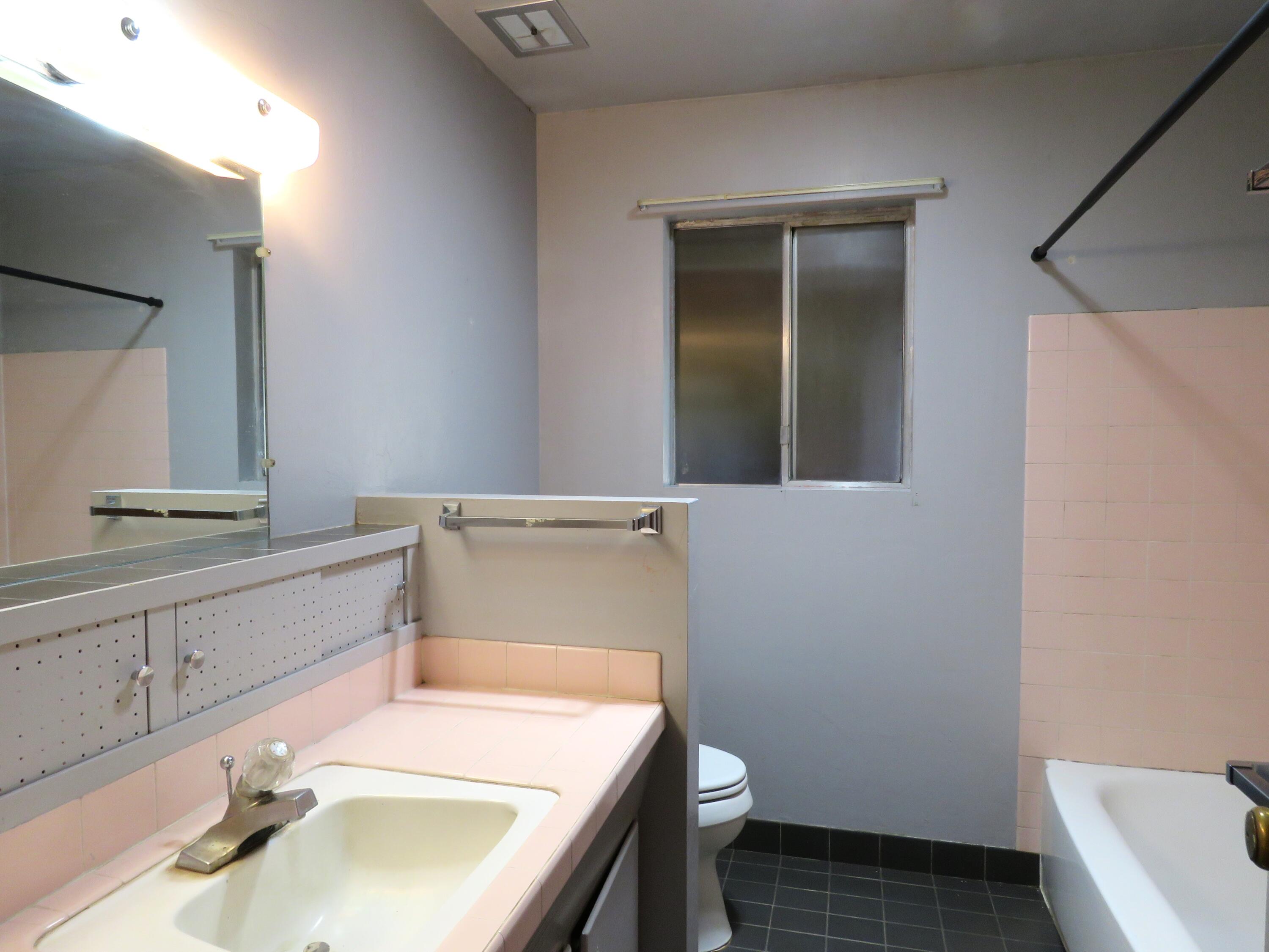 5758 Gebhard Road Central Point, OR 97502 - Photo 16 of 20 5758 Gebhard main bath