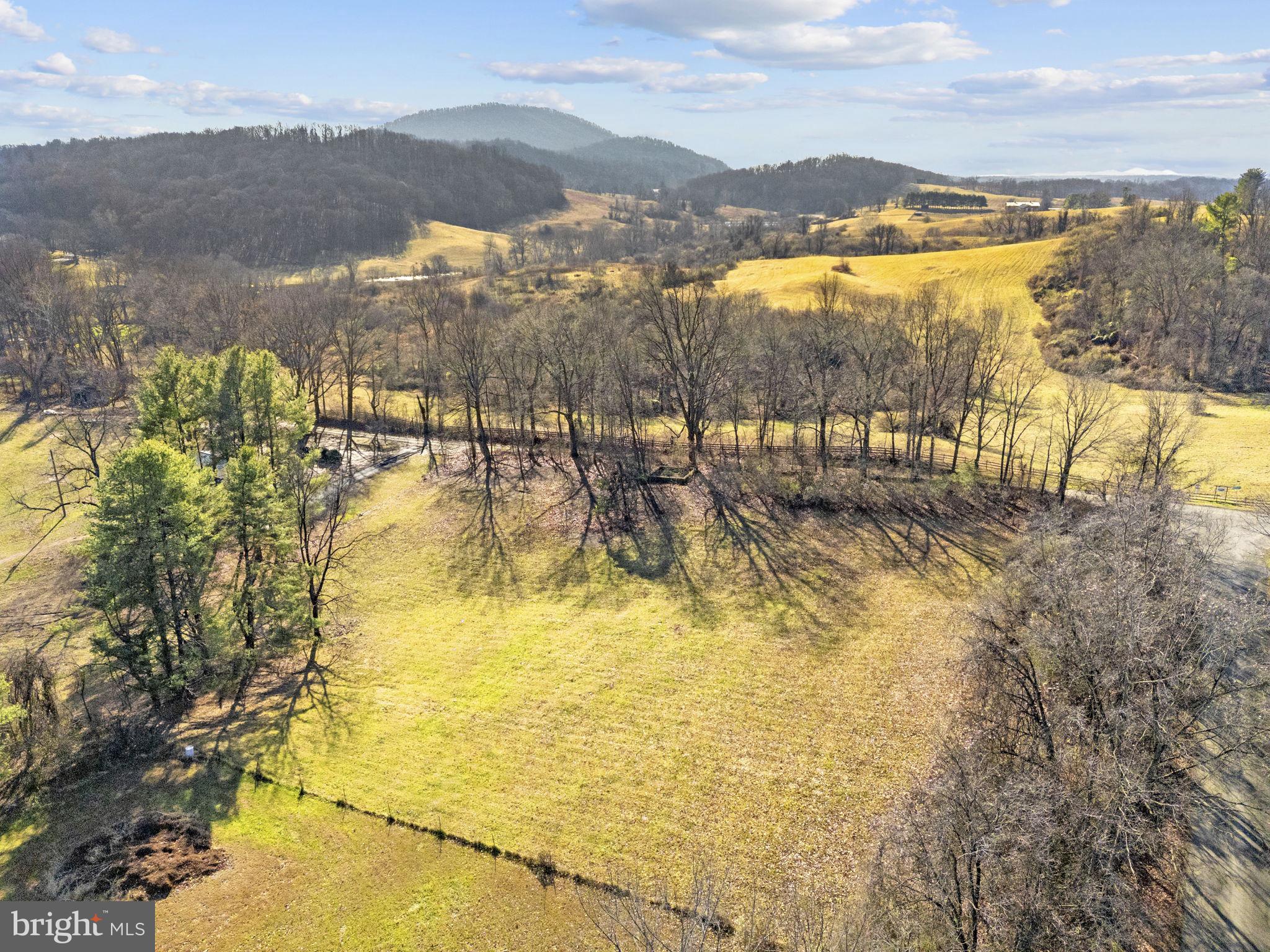 11066 Moreland Road Delaplane, VA 20144 - Photo 33 of 37 a view of a lake with a mountain