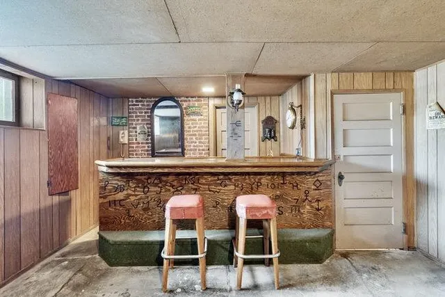 a view of a garage of a house