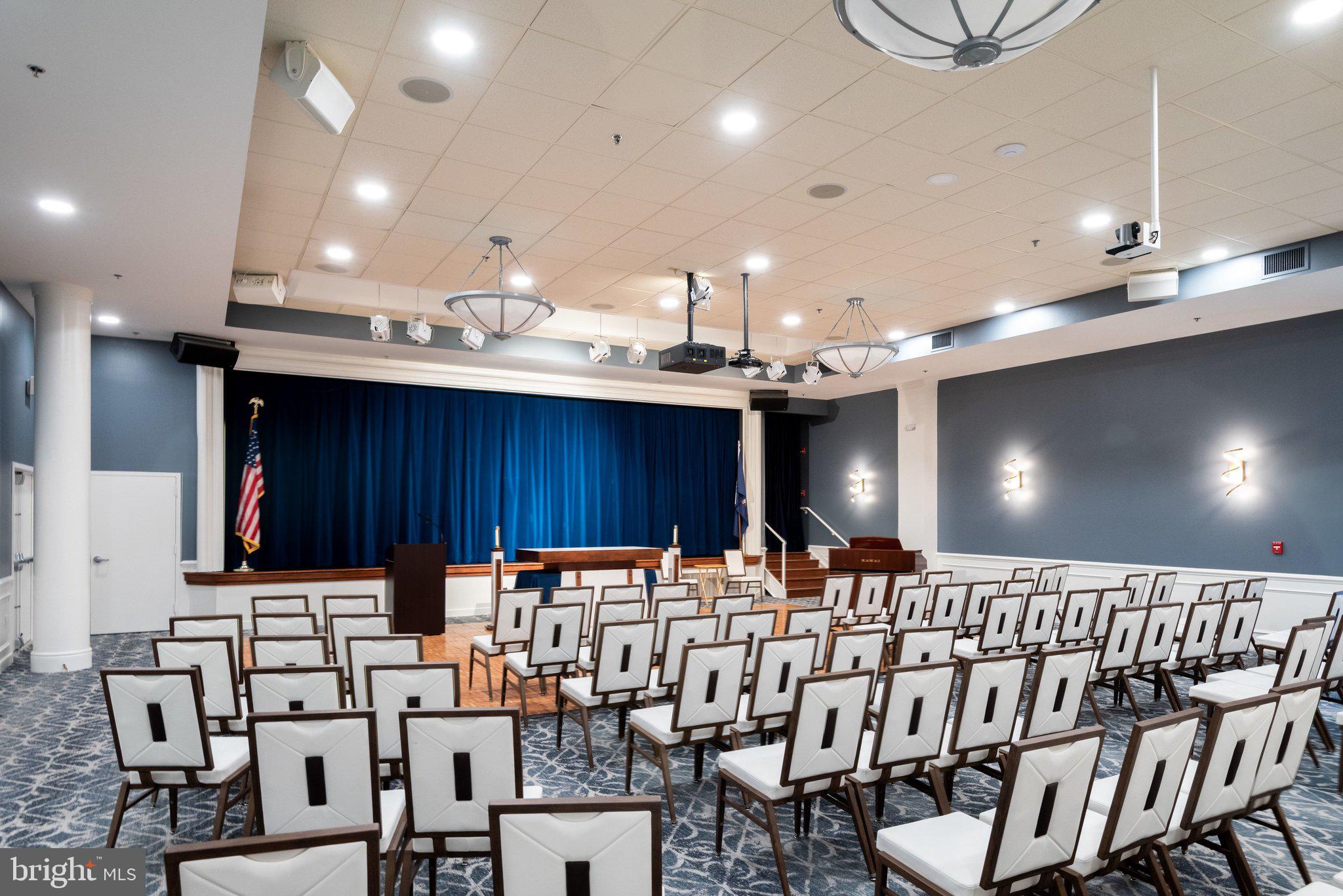 19385 Cypress Ridge Terrace, Unit 815 Leesburg, VA 20176 - Photo 32 of 35 a kitchen with a table and chairs
