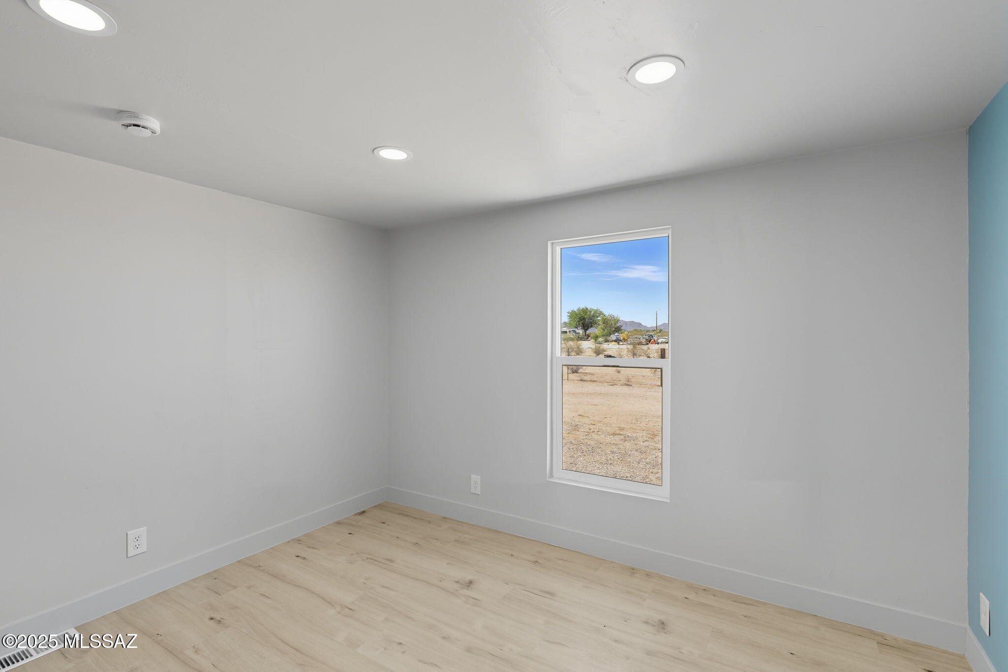 8790 North Trico Road Marana, AZ 85653 - Photo 19 of 35 an empty room with a window