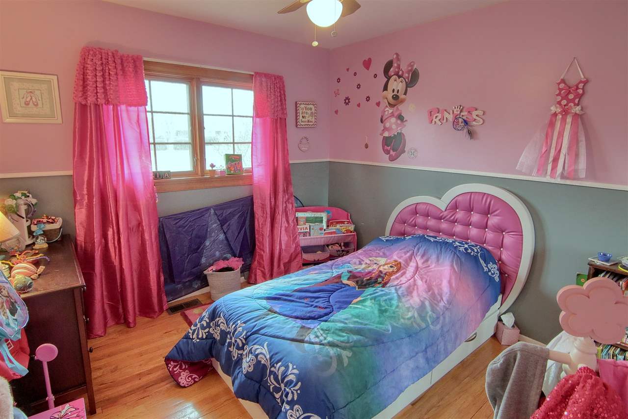 30143 Hayes Road Warren, MI 48088 - Photo 15 of 31 3rd bedroom