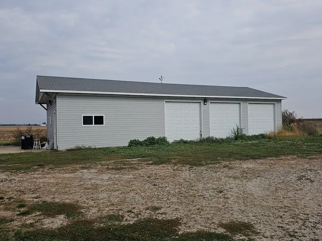 $190,000 | 174 Rockyford Road, Sublette, IL 61367