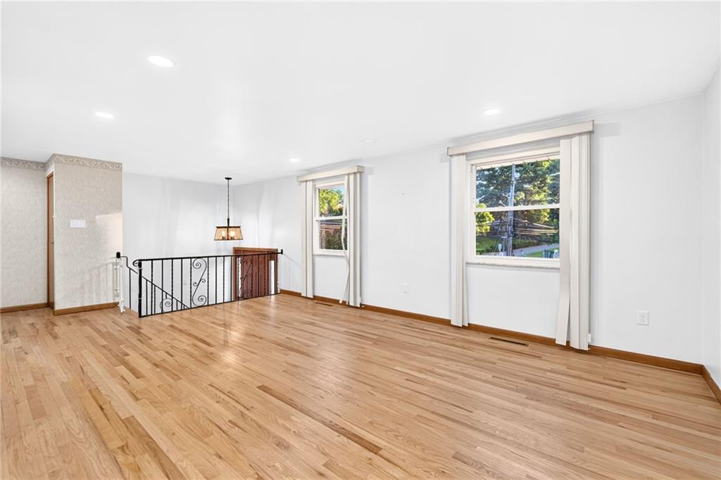 436 Sharon Road Coraopolis, PA 15108 - Photo 6 of 33