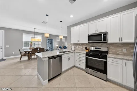 $525,900 | 20014 Parrot Key Court, Estero, FL 33928