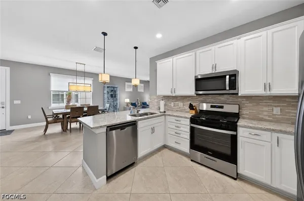 $525,900 | 20014 Parrot Key Court, Estero, FL 33928