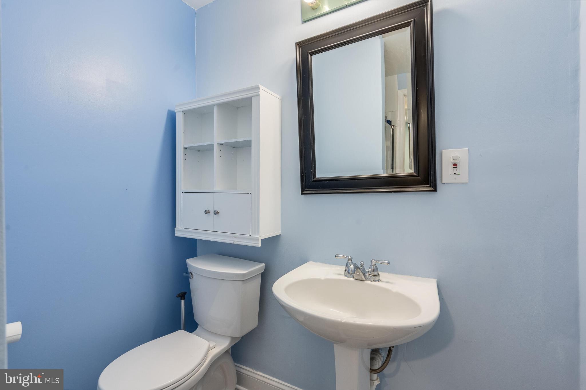 14087 Asher View Centreville, VA 20121 - Photo 20 of 26 Charming bathroom with serene blue hues.