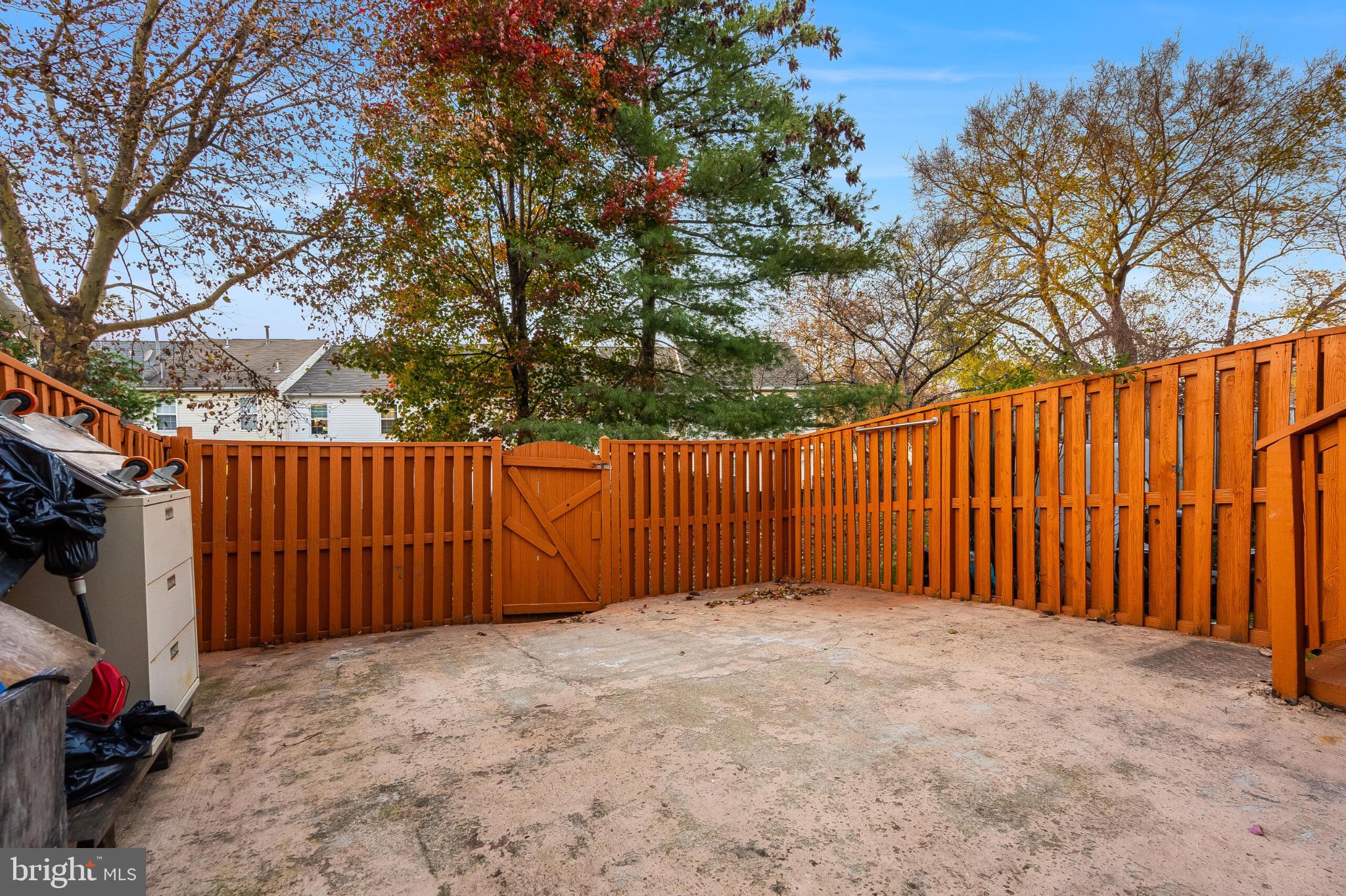 14087 Asher View Centreville, VA 20121 - Photo 25 of 26 Private outdoor oasis with wooden fencing.