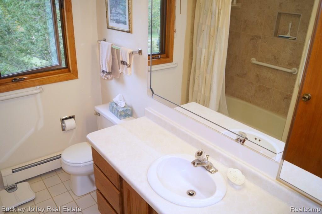 2572 Crooked Lake Road Howell, MI 48843 - Photo 11 of 24