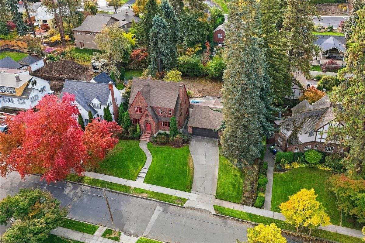 1016 East Overbluff Road Spokane, WA 99203 - Photo 4 of 42