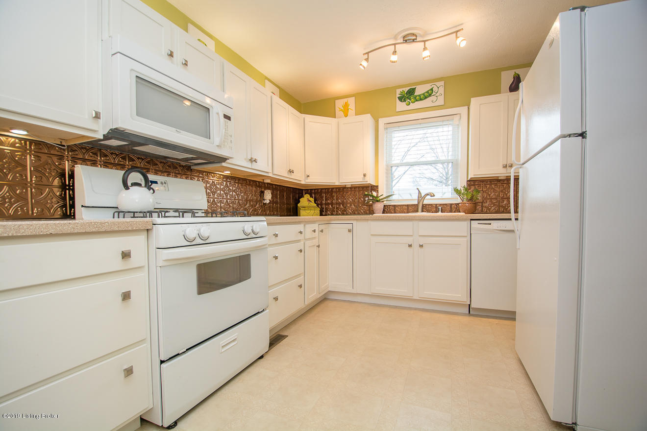 4627 Dover Road Louisville, KY 40216 - Photo 3 of 32 Dover -18