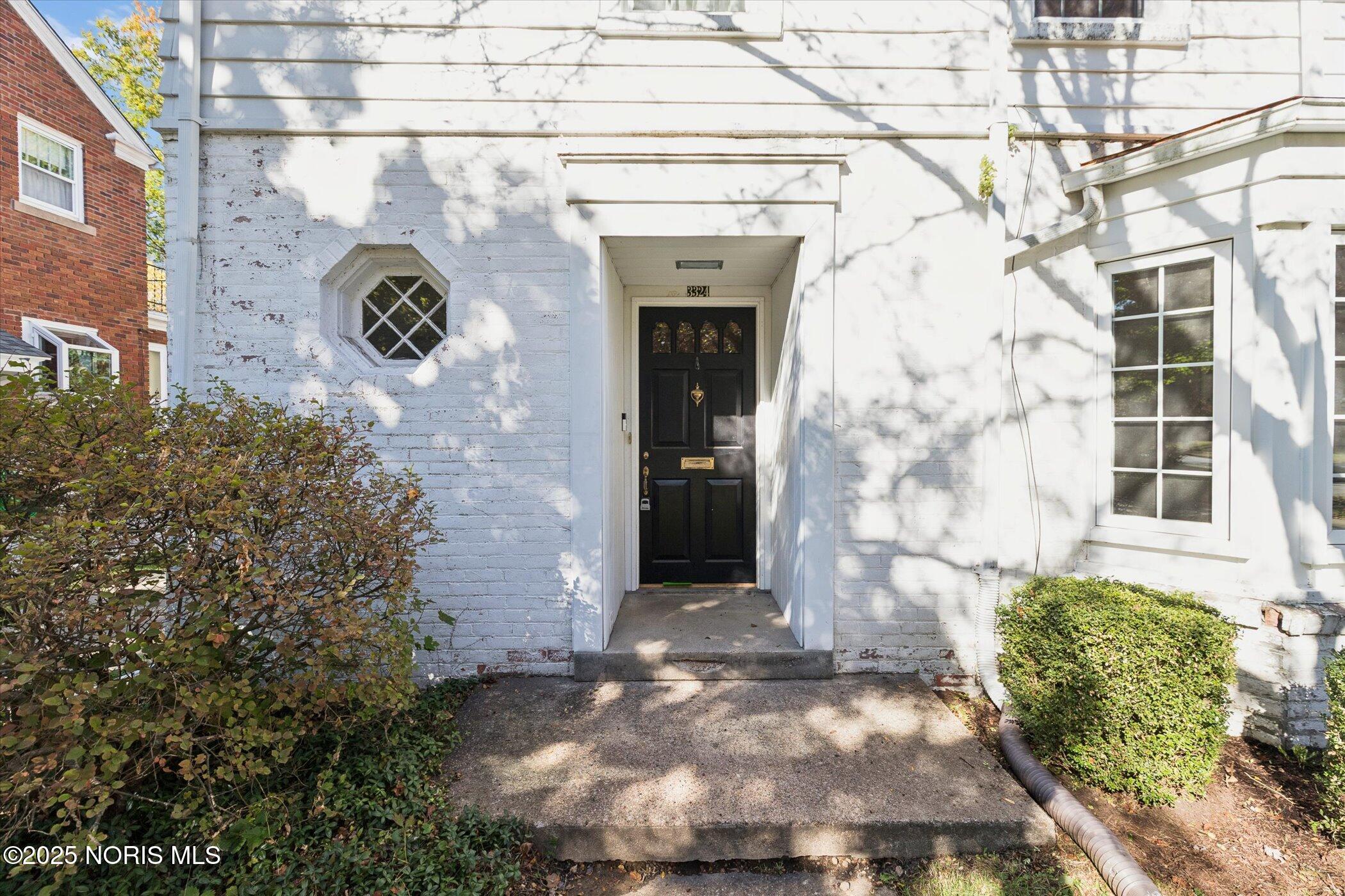 06-3324-Pelham-Rd-WindowStill-Photograph