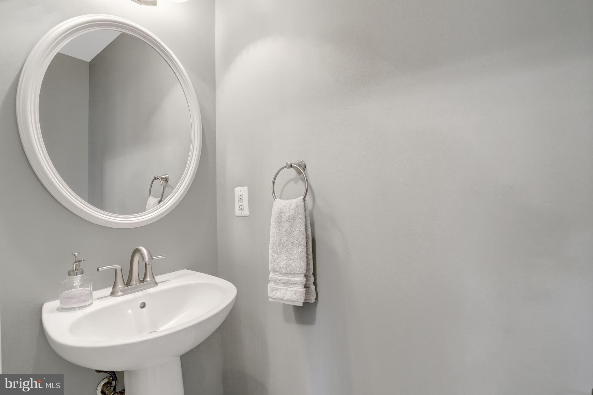 6043 Riddle Walk Alexandria, VA 22312 - Photo 35 of 53 Main floor powder room.