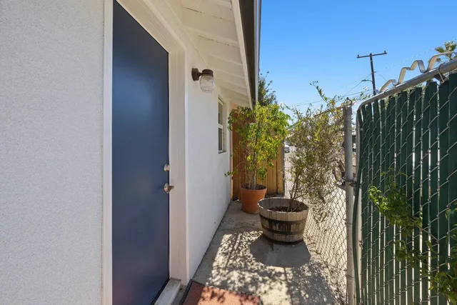 $1,125,000 | 386 Larmier Avenue, Oak View, CA 93022