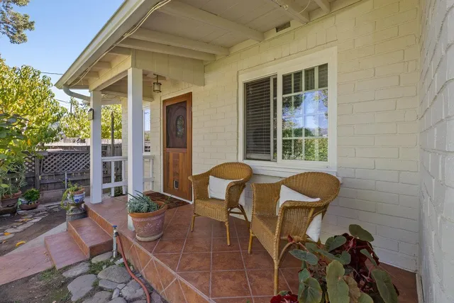 $1,125,000 | 386 Larmier Avenue, Oak View, CA 93022