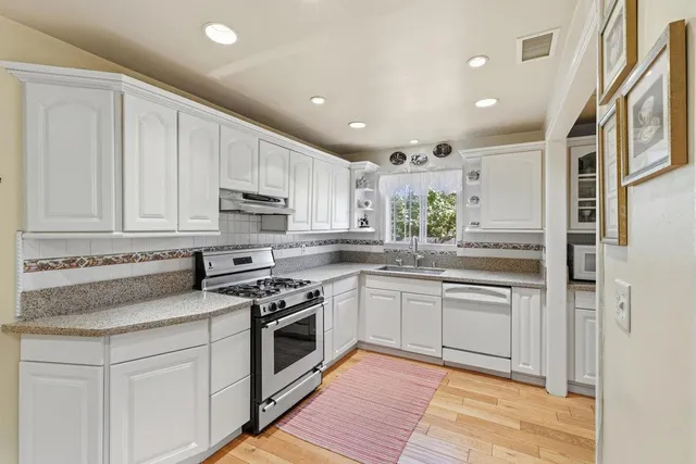 $1,125,000 | 386 Larmier Avenue, Oak View, CA 93022