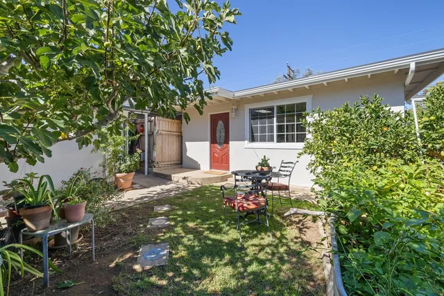 $1,125,000 | 386 Larmier Avenue, Oak View, CA 93022
