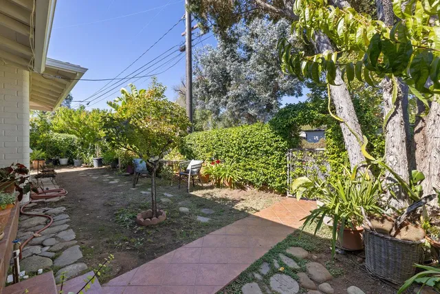 $1,125,000 | 386 Larmier Avenue, Oak View, CA 93022