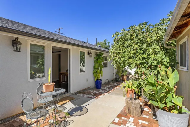 $1,125,000 | 386 Larmier Avenue, Oak View, CA 93022