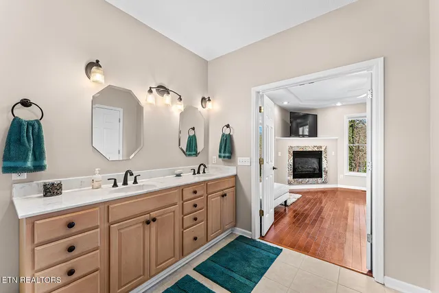 $1,175,000 | 24 Northcove Estates Drive, Greenback, TN 37742