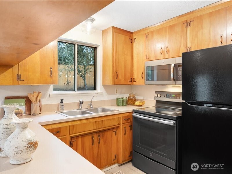 6421 South 124th Street Seattle, WA 98178 - Photo 9 of 30