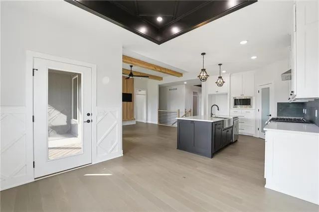 $555,000 | 19101 Library Drive, Weston, MO 64098