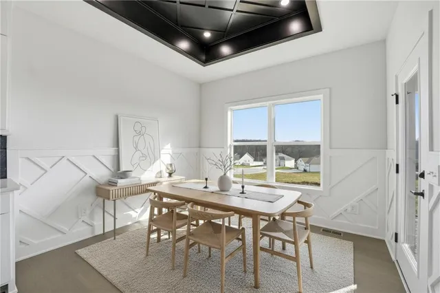 $555,000 | 19101 Library Drive, Weston, MO 64098