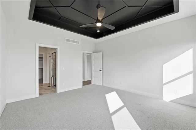 $555,000 | 19101 Library Drive, Weston, MO 64098