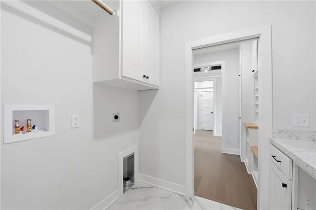 $555,000 | 19101 Library Drive, Weston, MO 64098