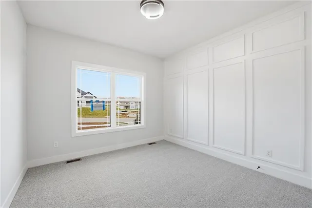 $555,000 | 19101 Library Drive, Weston, MO 64098