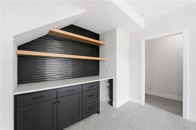 $555,000 | 19101 Library Drive, Weston, MO 64098