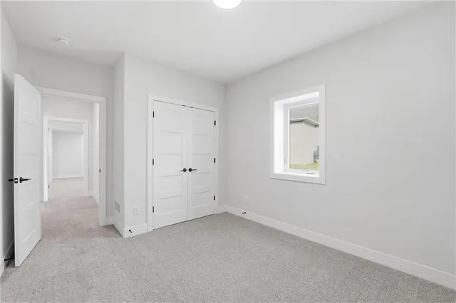 $555,000 | 19101 Library Drive, Weston, MO 64098