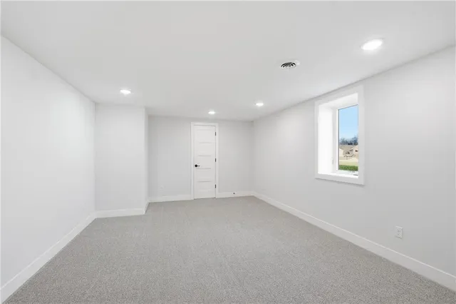 $555,000 | 19101 Library Drive, Weston, MO 64098