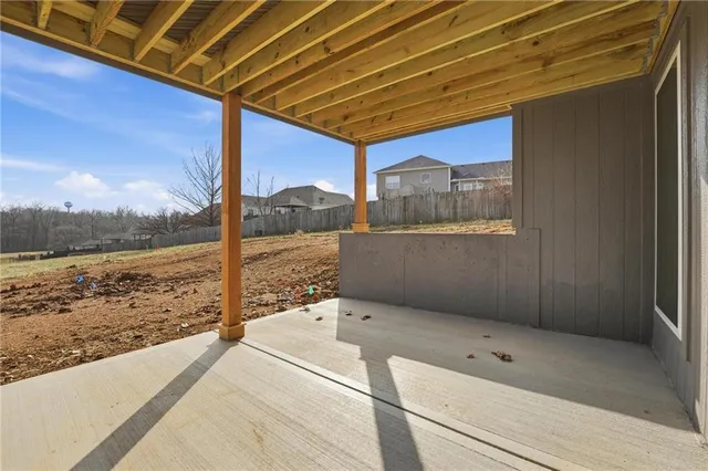 $555,000 | 19101 Library Drive, Weston, MO 64098