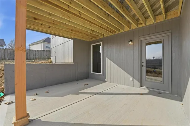 $555,000 | 19101 Library Drive, Weston, MO 64098