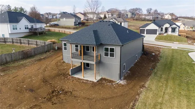 $555,000 | 19101 Library Drive, Weston, MO 64098