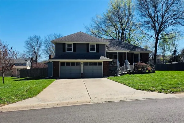 $349,900 | 919 Southeast 5th Street, Lee's Summit, MO 64063