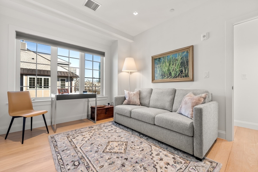 21 Crowninshield Road, Unit 21 Brookline, MA 02446 - Photo 15 of 26